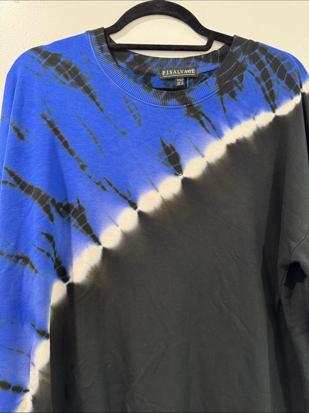 P.J. Salvage Blue and Black Diagonal‎ Tie-Dye Long Sleeve Tee Mens Medium
